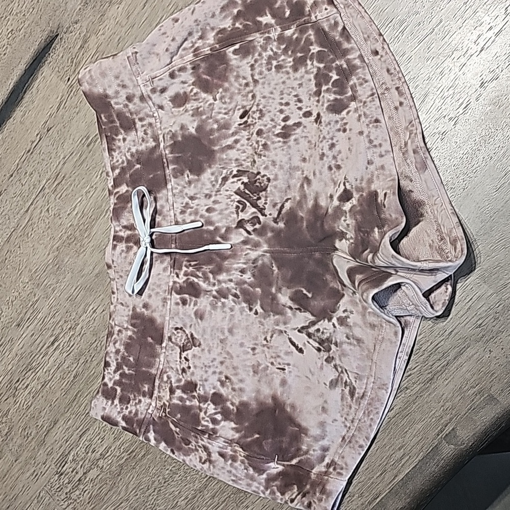 Lululemon Marbled Dye Inner Glow Shorts Size 10